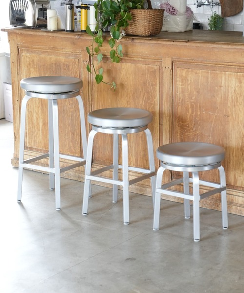 DULTON(ダルトン)の「ALUMINIUM ROUND STOOL L/アルミニウム ラウンド スツール(家具・メンズ・シルバー・L)」の4枚目の写真