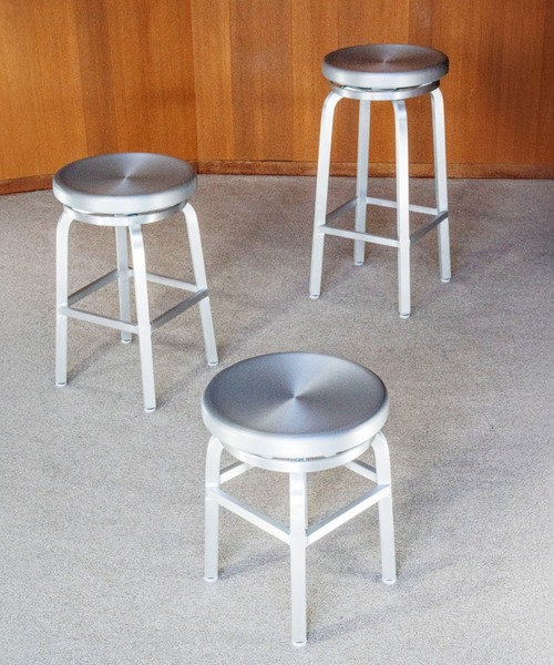 DULTON(ダルトン)の「ALUMINIUM ROUND STOOL L/アルミニウム ラウンド スツール(家具・メンズ・シルバー・L)」の5枚目の写真