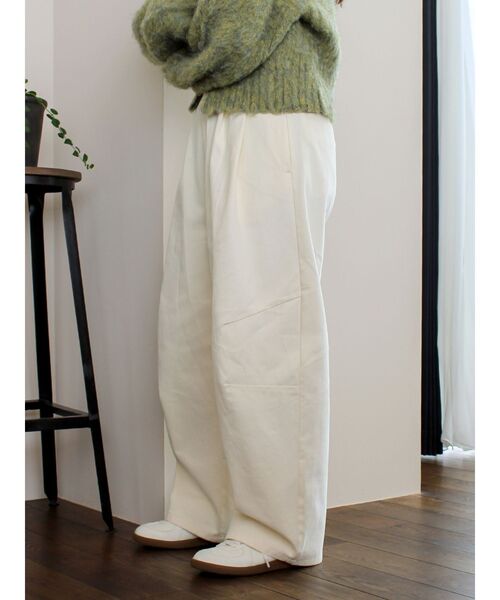 Ungrid（アングリッド）の「起毛コクーンチノパンツ（チノパンツ・レディース・アイボリー/チャコールグレー・SMALL/MEDIUM）」の5枚目の写真