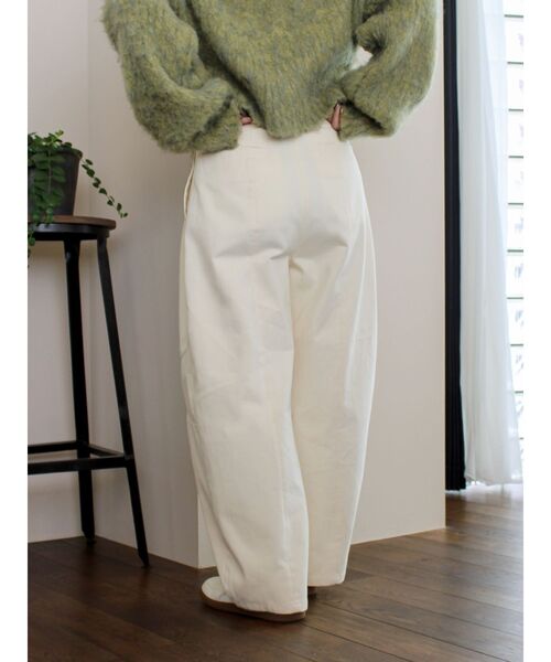 Ungrid（アングリッド）の「起毛コクーンチノパンツ（チノパンツ・レディース・アイボリー/チャコールグレー・SMALL/MEDIUM）」の13枚目の写真