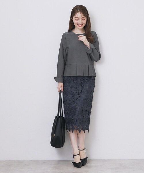 index（インデックス）の「ストレッチペプラムラメトップス【洗濯機OK/防シワ/抗ピル】《S～3L》（Tシャツ/カットソー・レディース・ナチュラル/チャコールグレー/サックスブルー・42/40/38/36/44）」の5枚目の写真