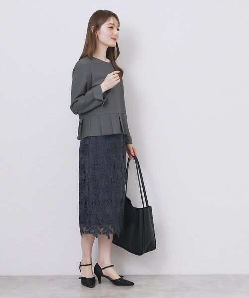 index（インデックス）の「ストレッチペプラムラメトップス【洗濯機OK/防シワ/抗ピル】《S～3L》（Tシャツ/カットソー・レディース・ナチュラル/チャコールグレー/サックスブルー・42/40/38/36/44）」の6枚目の写真