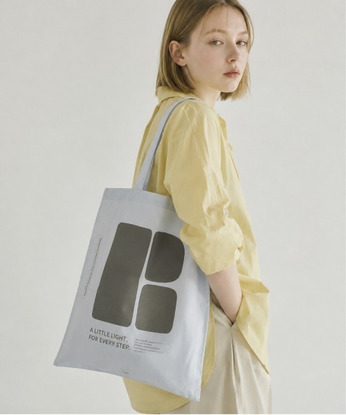 rae(レイ)の「【新色追加】rae /Urban Print Tote Bag / アーバンプリントトートバッグ(トートバッグ・レディース・ダークグレー/グリーン/ネイビー系/イエロー/オレンジ/ダークブラウン/バーガンディー/ミント/サンドベージュ/サックスブルー/ピンク/ライトパープル/ライトブルー/オリーブ/パープル・FREE)」の7枚目の写真