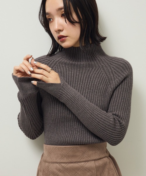 Petit fleur(プチフルール)の「・Petit Fleur ボトルネックリブニット(ニット/セーター・レディース・ブラック/オフホワイト/チャコールグレー/ブルー/ピンク/ライトグレー・FREE)」の4枚目の写真