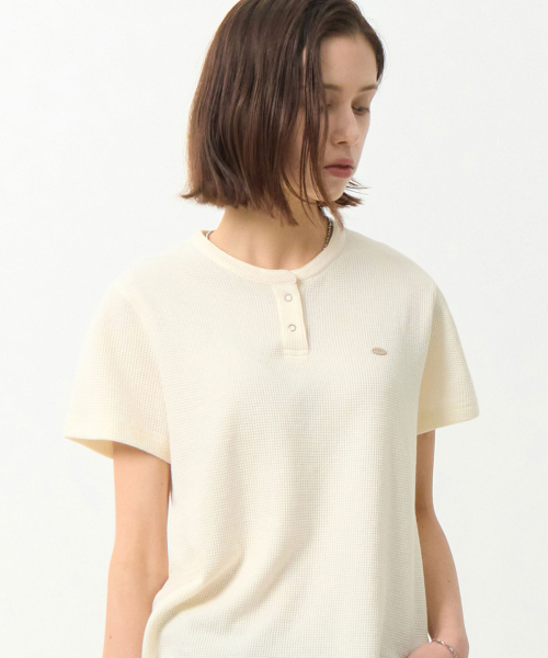 EUGGEN(ユジェン)の「ワッフルヘンリーネックショートスリーブTシャツ_クリーム(Tシャツ/カットソー・レディース・その他・SMALL/MEDIUM)」の1枚目の写真