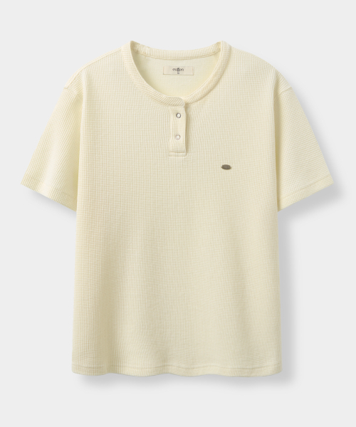 EUGGEN(ユジェン)の「ワッフルヘンリーネックショートスリーブTシャツ_クリーム(Tシャツ/カットソー・レディース・その他・SMALL/MEDIUM)」の2枚目の写真