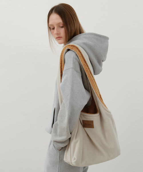 WEDNESDAYOASISFORWOMEN（ウェンズデー オアシス フォー ウーマン）の「ウォーミーリバーシブルダンブルバッグ_BEIGE(W25-ACC07)（ショルダーバッグ・レディース・ベージュ・OS）」の4枚目の写真