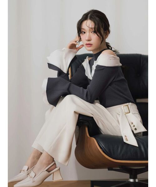 MERCURYDUO（マーキュリーデュオ）の「プリーツフリル使いニット（ニット/セーター・レディース・チャコールグレー/オフホワイト/ベージュ・FREE）」の7枚目の写真