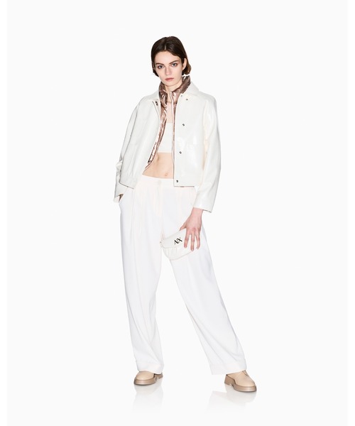 ARMANI EXCHANGE(アルマーニエクスチェンジ)の「【A|X アルマーニ エクスチェンジ】ビニールエフェクト ブルゾンジャケット(ブルゾン・レディース・ホワイト・SMALL/MEDIUM/LARGE)」の4枚目の写真