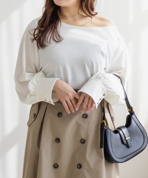 CLETTE（クレット）の「CLETTEオリジナルボートネックカットソーブラウス（シャツ/ブラウス・レディース・ブラック/ピンクベージュ/ホワイト・4L/3L/LL）」の4枚目の写真