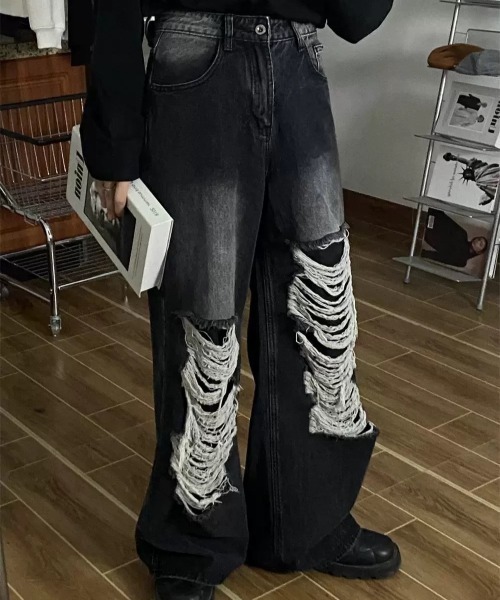 CELENA BEATS（セレナビーツ）の「クラッシュ ダメージ ワイド ストレート デニムパンツ（デニムパンツ・メンズ・ブルー/ブラック・L/M）」の2枚目の写真