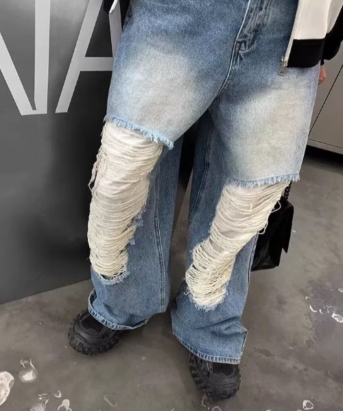 CELENA BEATS（セレナビーツ）の「クラッシュ ダメージ ワイド ストレート デニムパンツ（デニムパンツ・メンズ・ブルー/ブラック・L/M）」の8枚目の写真