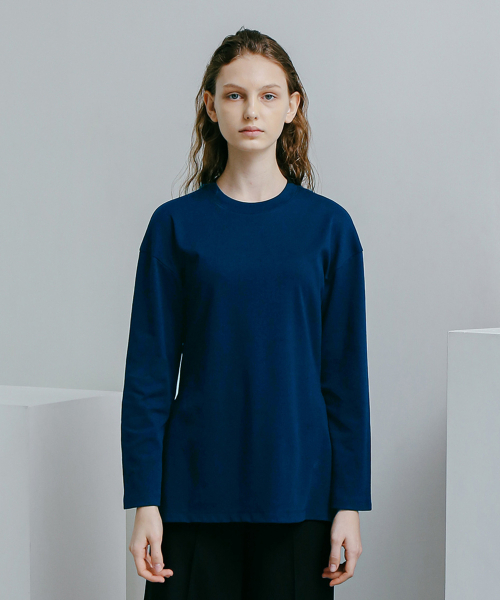 SPERONE WOMEN(スペローネウーマン)の「サイドベントロングスリーブ(ネイビー)(Tシャツ/カットソー・レディース・ネイビー・FREE)」の1枚目の写真