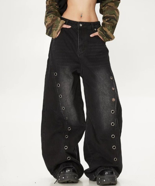 almo(アルモ)の「【LAMPOON】アイレットデザインカーブデニムパンツ(デニムパンツ・レディース・ブラック・MEDIUM/SMALL/X-LARGE/LARGE)」の7枚目の写真