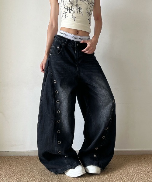 almo(アルモ)の「【LAMPOON】アイレットデザインカーブデニムパンツ(デニムパンツ・レディース・ブラック・MEDIUM/SMALL/X-LARGE/LARGE)」の12枚目の写真