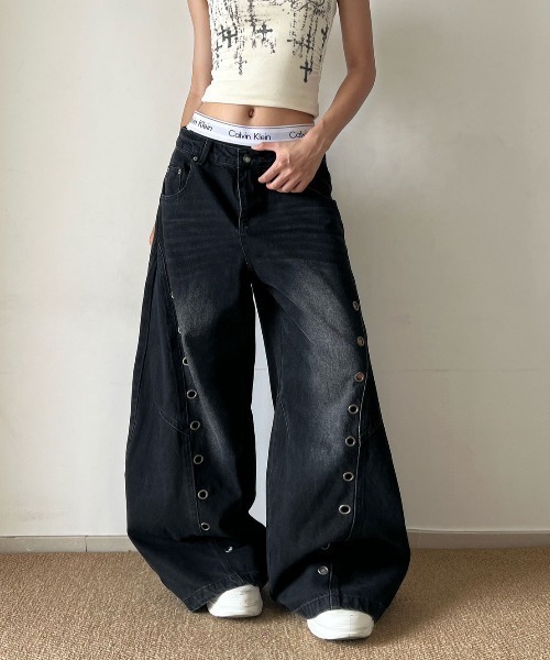 almo(アルモ)の「【LAMPOON】アイレットデザインカーブデニムパンツ(デニムパンツ・レディース・ブラック・MEDIUM/SMALL/X-LARGE/LARGE)」の13枚目の写真