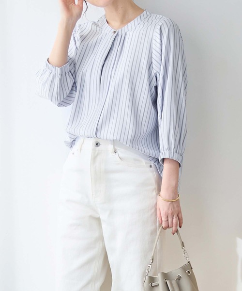 Viola e Viola(ヴィオラエヴィオラ)の「さらさらEASY 2WAY衿デザインブラウス(シャツ/ブラウス・レディース・オフホワイト/ブラック系その他/ホワイト系1/ブラック/ストライプ・LL/M/L)」の6枚目の写真