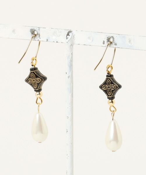 tone（トーン）の「【Astyle】クロスパールステンレスピアス(MA)（ピアス（両耳用）・レディース・ゴールド・FREE）」の4枚目の写真