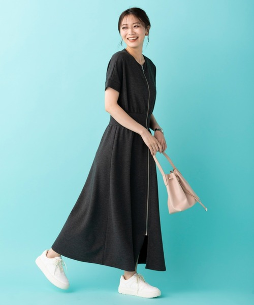 UNDOVE(アンドゥーブ)の「【SMARTECOJERSEYLIGHT】リブ切替ワンピース (キレイ目ワンピース/防シワ/UV/ストレッチ/伸びる/動きやすい/スタイルアップ)(ワンピース・レディース・アイボリー/チャコール・LARGE/MEDIUM/X-LARGE/SMALL)」の1枚目の写真
