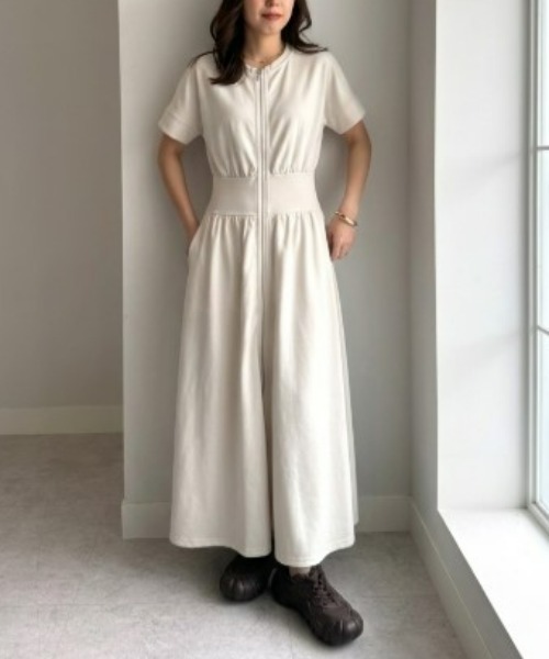 UNDOVE(アンドゥーブ)の「【SMARTECOJERSEYLIGHT】リブ切替ワンピース (キレイ目ワンピース/防シワ/UV/ストレッチ/伸びる/動きやすい/スタイルアップ)(ワンピース・レディース・アイボリー/チャコール・LARGE/MEDIUM/X-LARGE/SMALL)」の5枚目の写真