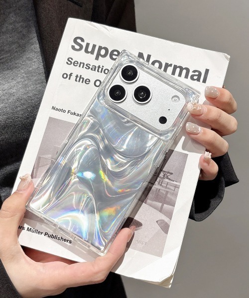 Fun & Daily（ファンアンドデイリー）の「Silver Silky iPhone Case 16 17 Pro ProMax / アイフォンケース（スマホケース/カバー・レディース・シルバー・iPhone 17/iPhone 16/iPhone 16 Pro/iPhone 16 Pro Max/iPhone 17 Pro/iPhone 17 Pro Max）」の6枚目の写真