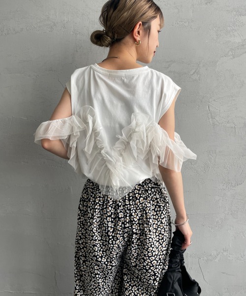 nenom（ネノム）の「[nenom/ネノム] マルチWAY ビスチェ風チュールフリルドッキングノースリーブTシャツ【追加】（Tシャツ/カットソー・レディース・チャコールグレー/オフホワイト/ライトグレー/ブラック・F）」の12枚目の写真