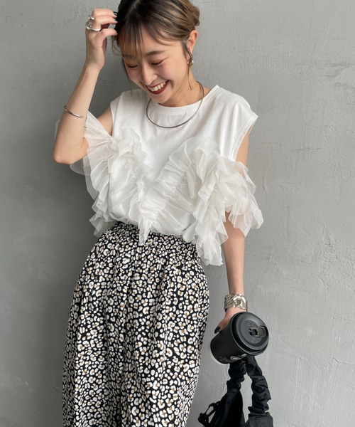 nenom（ネノム）の「[nenom/ネノム] マルチWAY ビスチェ風チュールフリルドッキングノースリーブTシャツ【追加】（Tシャツ/カットソー・レディース・チャコールグレー/オフホワイト/ライトグレー/ブラック・F）」の9枚目の写真