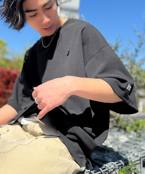 Java（ジャバ）の「《JaVaジャバコラボ》【接触冷感・UVカット機能付き】シャリ生地で夏も快適！胸刺繍 梨地カットジョーゼットTシャツ（オーバーサイズ）（Tシャツ/カットソー・メンズ・ブラック/グレイッシュベージュ/ブルー/チャコールグレー/ホワイト・LARGE/MEDIUM/SMALL）」の16枚目の写真