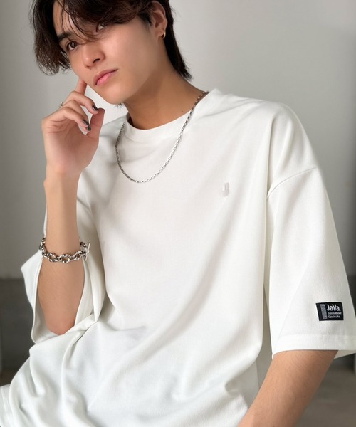 Java（ジャバ）の「《JaVaジャバコラボ》【接触冷感・UVカット機能付き】シャリ生地で夏も快適！胸刺繍 梨地カットジョーゼットTシャツ（オーバーサイズ）（Tシャツ/カットソー・メンズ・ブラック/グレイッシュベージュ/ブルー/チャコールグレー/ホワイト・LARGE/MEDIUM/SMALL）」の10枚目の写真