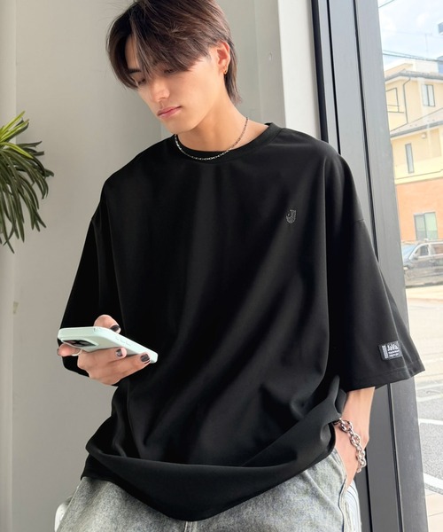 Java（ジャバ）の「《JaVaジャバコラボ》【接触冷感・UVカット機能付き】シャリ生地で夏も快適！胸刺繍 梨地カットジョーゼットTシャツ（オーバーサイズ）（Tシャツ/カットソー・メンズ・ブラック/グレイッシュベージュ/ブルー/チャコールグレー/ホワイト・LARGE/MEDIUM/SMALL）」の20枚目の写真