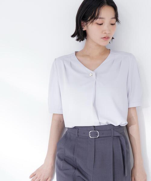 NATURAL BEAUTY BASIC(ナチュラルビューティーベーシック)の「◇メタルポイントVネックブラウス(シャツ/ブラウス・レディース・ラベンダー/ネイビー/オフホワイト・SMALL/MEDIUM)」の15枚目の写真