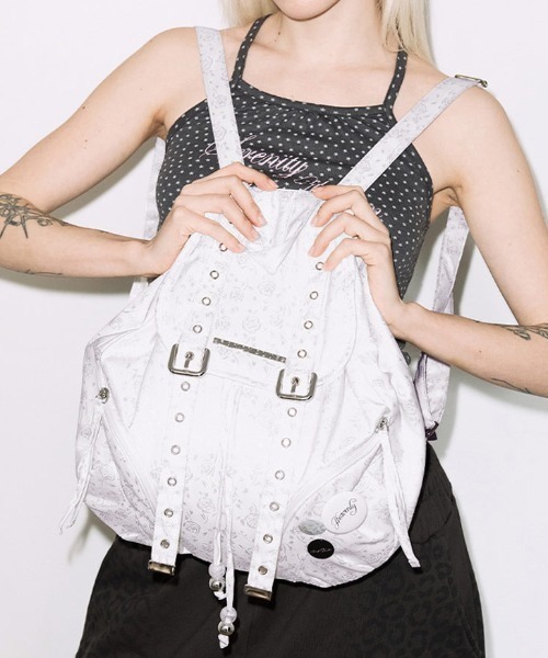 FANCY CLUB（ファンシークラブ）の「A'GEM/9 × .kom 『FANCY CLUB/ファンシークラブ』SATIN EYELET BACKPACK/サテンアイレットバックパック（バックパック/リュック・レディース・ホワイト/ブラック・FREE）」の2枚目の写真