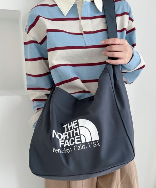 THE NORTH FACE(ザノースフェイス)の「◇THE NORTH FACE◇ WHITE LABEL 正規品/ビッグ ロゴ ショルダー バッグ BIG LOGO SHOULDER BAG(ショルダーバッグ・レディース・ピンク/クリーム/ダークグレー・FREE)」の1枚目の写真