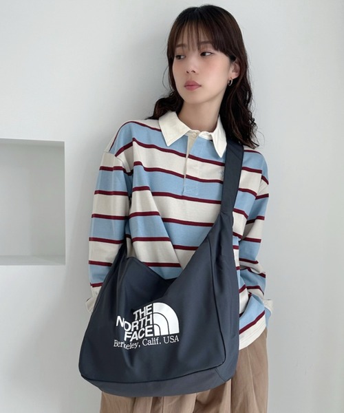 THE NORTH FACE(ザノースフェイス)の「◇THE NORTH FACE◇ WHITE LABEL 正規品/ビッグ ロゴ ショルダー バッグ BIG LOGO SHOULDER BAG(ショルダーバッグ・レディース・ピンク/クリーム/ダークグレー・FREE)」の4枚目の写真
