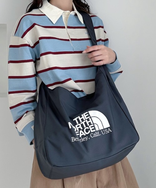 THE NORTH FACE(ザノースフェイス)の「◇THE NORTH FACE◇ WHITE LABEL 正規品/ビッグ ロゴ ショルダー バッグ BIG LOGO SHOULDER BAG(ショルダーバッグ・レディース・ピンク/クリーム/ダークグレー・FREE)」の8枚目の写真