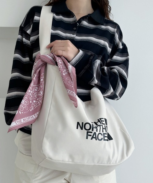 THE NORTH FACE(ザノースフェイス)の「◇THE NORTH FACE◇ WHITE LABEL 正規品/ビッグ ロゴ ショルダー バッグ BIG LOGO SHOULDER BAG(ショルダーバッグ・レディース・ピンク/クリーム/ダークグレー・FREE)」の9枚目の写真