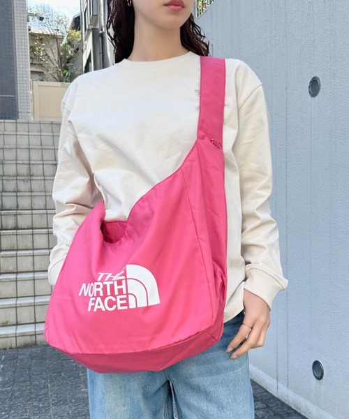 THE NORTH FACE(ザノースフェイス)の「◇THE NORTH FACE◇ WHITE LABEL 正規品/ビッグ ロゴ ショルダー バッグ BIG LOGO SHOULDER BAG(ショルダーバッグ・レディース・ピンク/クリーム/ダークグレー・FREE)」の14枚目の写真