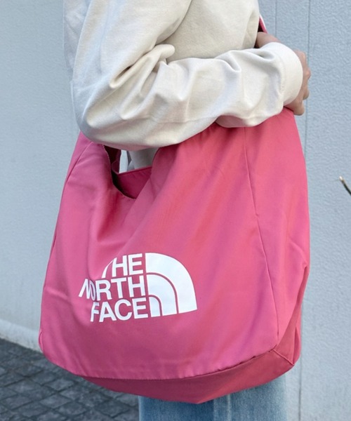 THE NORTH FACE(ザノースフェイス)の「◇THE NORTH FACE◇ WHITE LABEL 正規品/ビッグ ロゴ ショルダー バッグ BIG LOGO SHOULDER BAG(ショルダーバッグ・レディース・ピンク/クリーム/ダークグレー・FREE)」の13枚目の写真