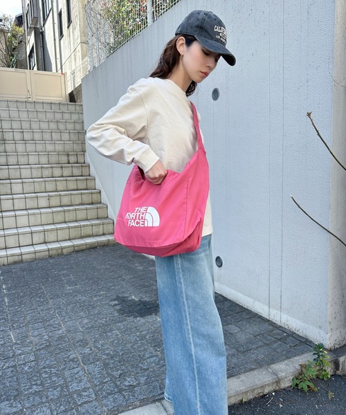 THE NORTH FACE(ザノースフェイス)の「◇THE NORTH FACE◇ WHITE LABEL 正規品/ビッグ ロゴ ショルダー バッグ BIG LOGO SHOULDER BAG(ショルダーバッグ・レディース・ピンク/クリーム/ダークグレー・FREE)」の15枚目の写真
