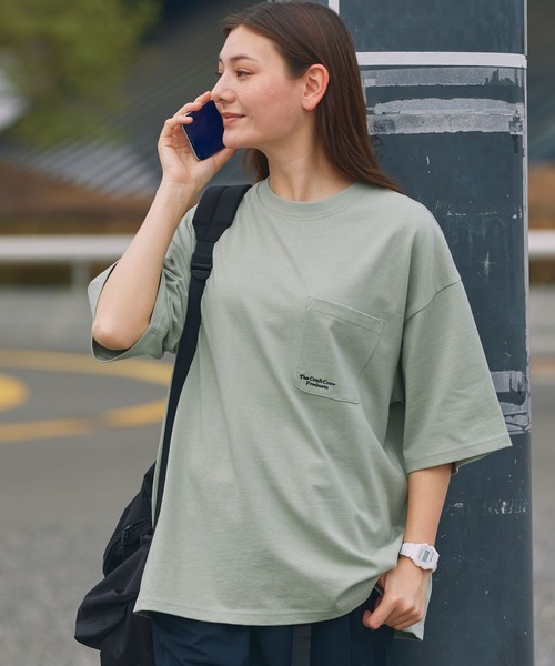 THE CRAFT CREW PRODUCTS(ザクラフトクループロダクツ)の「<UVカット・汗ジミ防止>ファンクショナルファブリック オーバーサイズ 半袖 ポケットTシャツ【THE CRAFT CREW PRODUCTS】(Tシャツ/カットソー・メンズ・アッシュグレー/ネイビー/ライトカーキ/オフホワイト/ダークグレー/ブラウン系/グレイッシュベージュ/ブラック・L/S/M)」の7枚目の写真