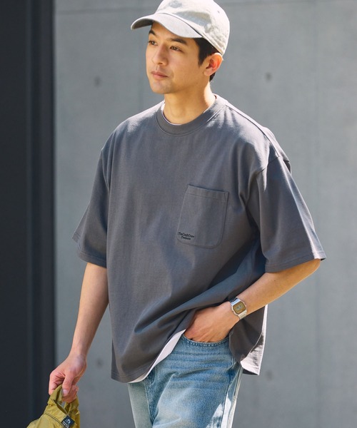 THE CRAFT CREW PRODUCTS(ザクラフトクループロダクツ)の「<UVカット・汗ジミ防止>ファンクショナルファブリック オーバーサイズ 半袖 ポケットTシャツ【THE CRAFT CREW PRODUCTS】(Tシャツ/カットソー・メンズ・アッシュグレー/ネイビー/ライトカーキ/オフホワイト/ダークグレー/ブラウン系/グレイッシュベージュ/ブラック・L/S/M)」の4枚目の写真