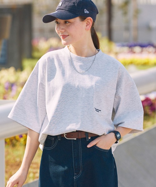 THE CRAFT CREW PRODUCTS(ザクラフトクループロダクツ)の「<UVカット・汗ジミ防止>ファンクショナルファブリック オーバーサイズ 半袖 ポケットTシャツ【THE CRAFT CREW PRODUCTS】(Tシャツ/カットソー・メンズ・アッシュグレー/ネイビー/ライトカーキ/オフホワイト/ダークグレー/ブラウン系/グレイッシュベージュ/ブラック・L/S/M)」の3枚目の写真