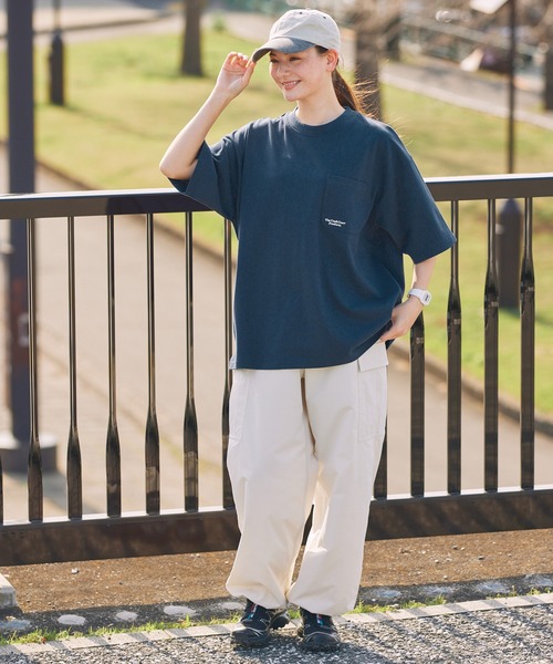 THE CRAFT CREW PRODUCTS(ザクラフトクループロダクツ)の「<UVカット・汗ジミ防止>ファンクショナルファブリック オーバーサイズ 半袖 ポケットTシャツ【THE CRAFT CREW PRODUCTS】(Tシャツ/カットソー・メンズ・アッシュグレー/ネイビー/ライトカーキ/オフホワイト/ダークグレー/ブラウン系/グレイッシュベージュ/ブラック・L/S/M)」の13枚目の写真