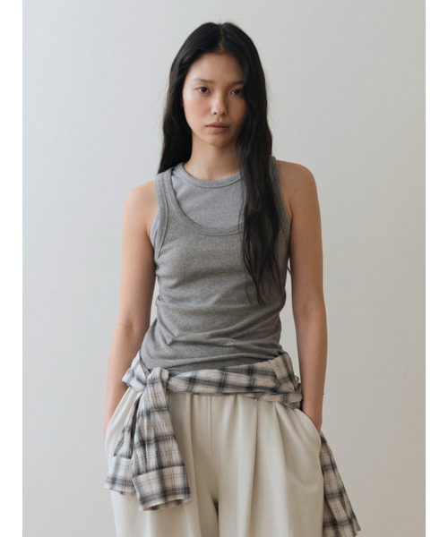 UNNOUT(アナウト)の「DELICATE SCOOP NECK SLEEVELESS SHIRT GREY(Tシャツ/カットソー・レディース・その他・ONE SIZE)」の1枚目の写真