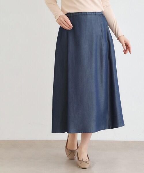 LAURA ASHLEY(ローラアシュレイ)の「【定番人気!脇ファスナーあり/ウエストゴム】セルロース デニムスカート(スカート・レディース・ライトブルー/ネイビー・38/40)」の2枚目の写真