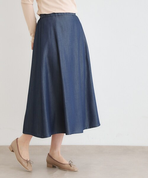 LAURA ASHLEY(ローラアシュレイ)の「【定番人気!脇ファスナーあり/ウエストゴム】セルロース デニムスカート(スカート・レディース・ライトブルー/ネイビー・38/40)」の7枚目の写真