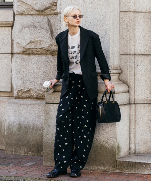 CREDONA（クレドナ）の「FLOWER EMBROIDERY KNIT PANTS/フラワーエンブロイダリーニットパンツ（その他パンツ・レディース・ブラック/グレー・FREE）」の4枚目の写真