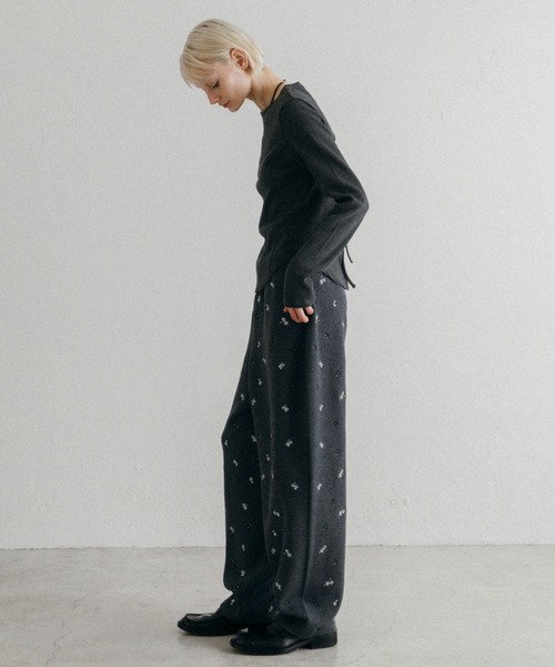CREDONA（クレドナ）の「FLOWER EMBROIDERY KNIT PANTS/フラワーエンブロイダリーニットパンツ（その他パンツ・レディース・ブラック/グレー・FREE）」の20枚目の写真