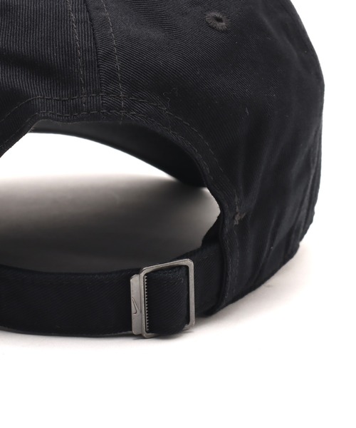 NIKE（ナイキ）の「NIKE CLUB UNSTRUCTURED ORGANIC COTTON CAP / ナイキ クラブ アンストラクチャード オーガニックコットン キャップ【SP】（キャップ・メンズ・ブラック・M/L）」の8枚目の写真