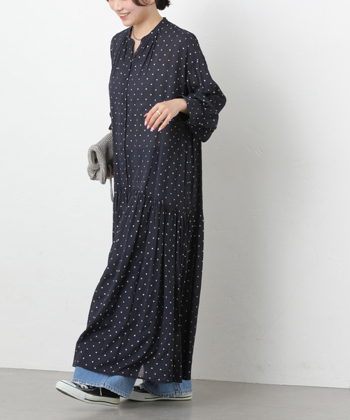JOURNAL STANDARD relume(ジャーナルスタンダード レリューム)の「グリッタードット無地ワンピース(ワンピース・レディース・ブラック/ネイビー・FREE)」の2枚目の写真
